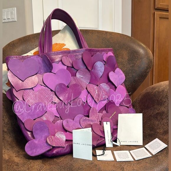 MARC JACOBS ITALY BIG HEART FUCHSIA LEATHER CUTOUT BAG C383189 EUC TAGS $1895 - Picture 4 of 17